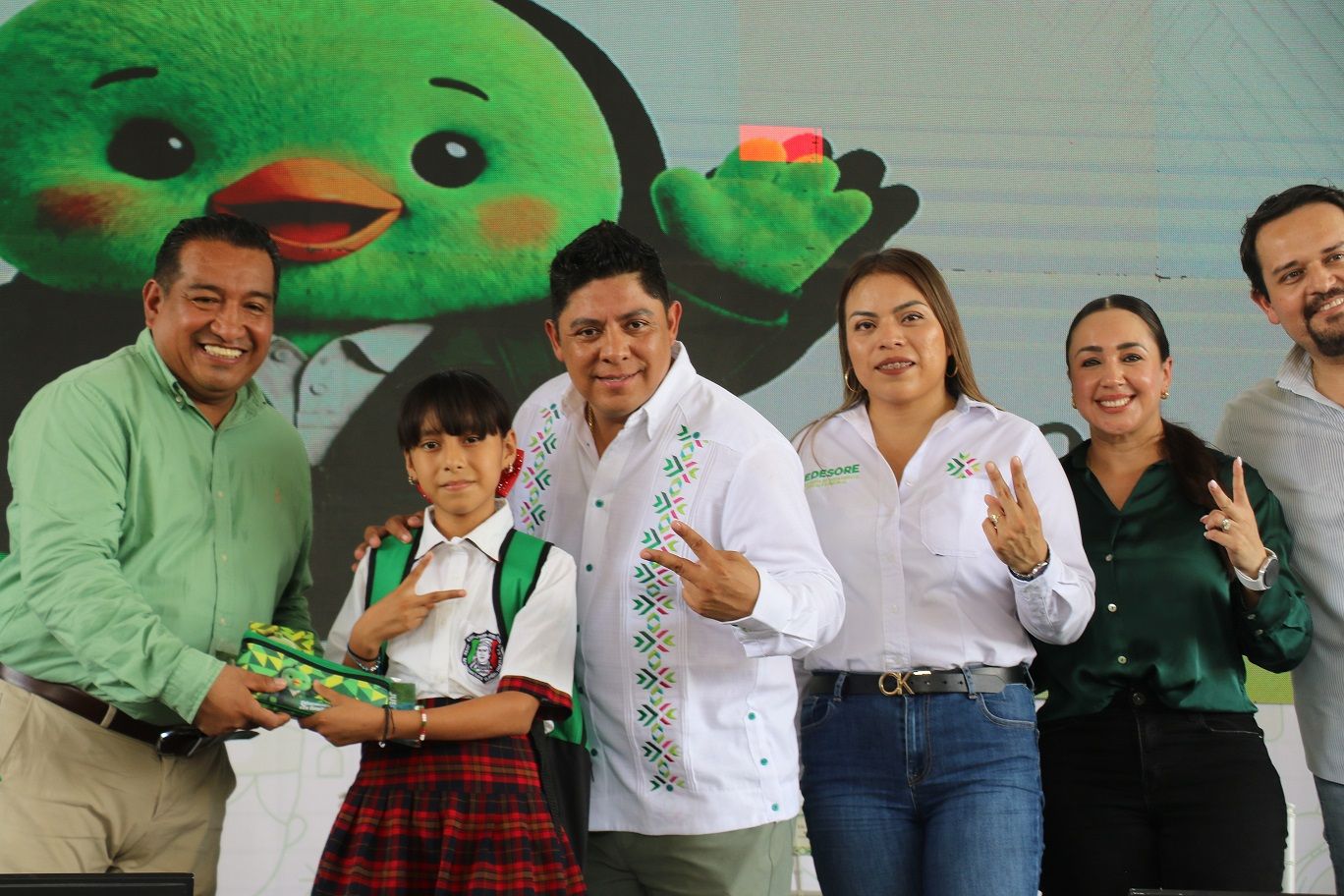 
    
        009_Menos Pobreza_Entrega Tamazunchale
    
    
