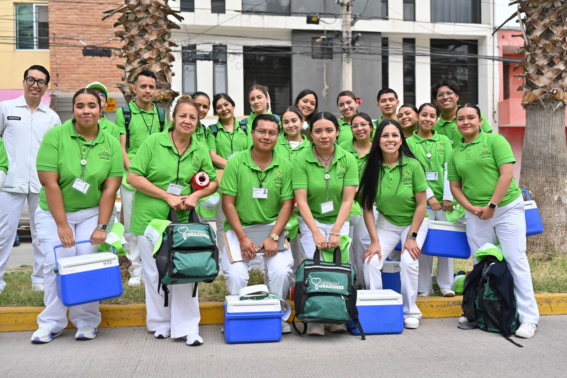 
    
        038_Salud_Brigada Visitando Corazones
    
    