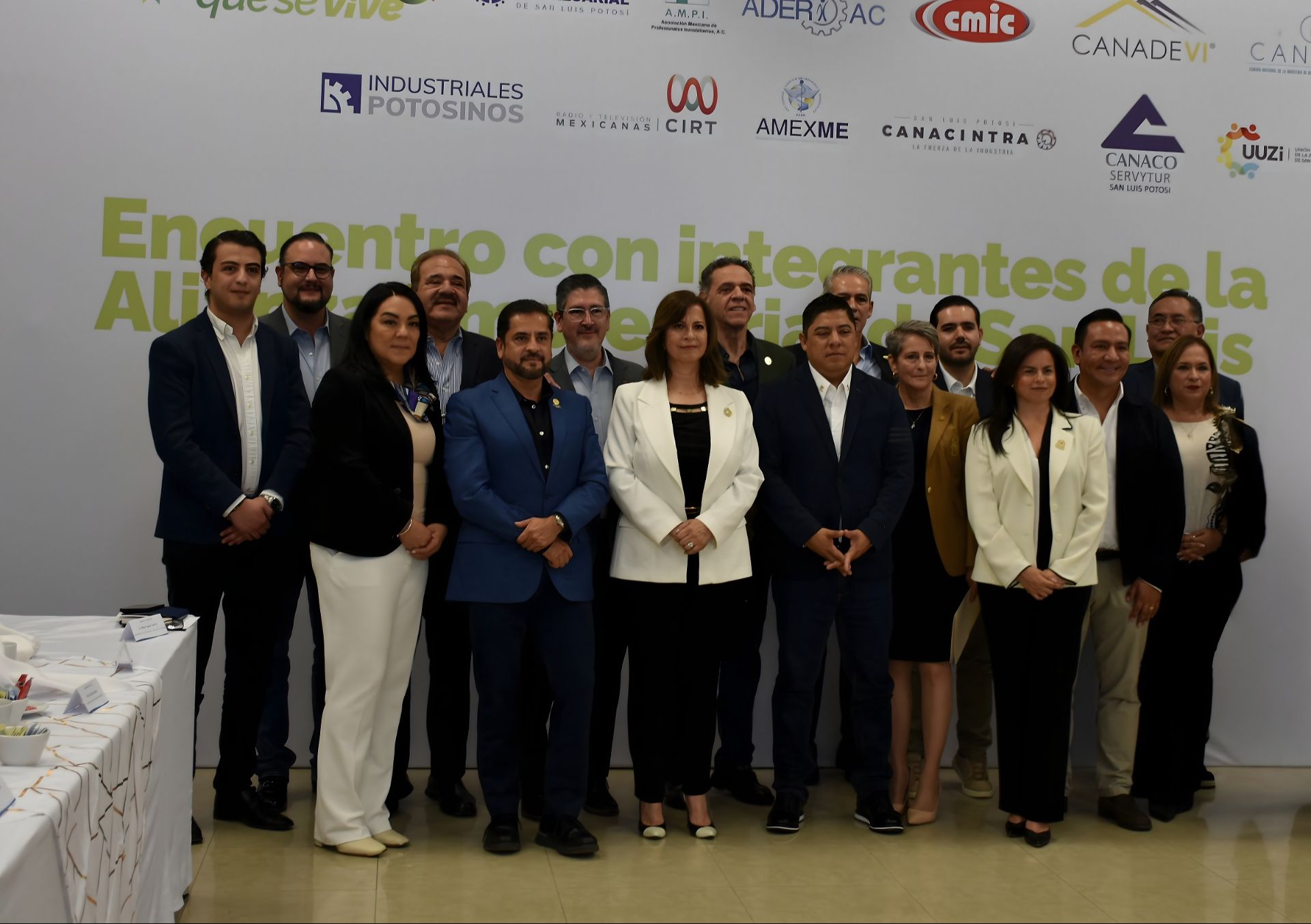 
    
        057_Des Eco_Alianza Empresarial
    
    