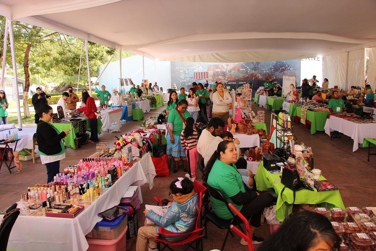 
    
        060_Des Eco_Expo Mujer Potosina
    
    