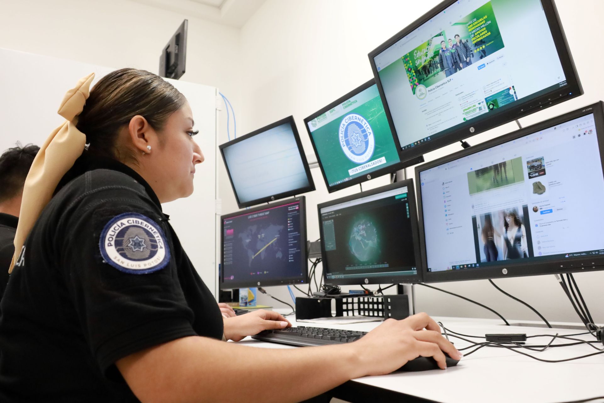 
    
        2.01.03 Paz y seguridad
    
    