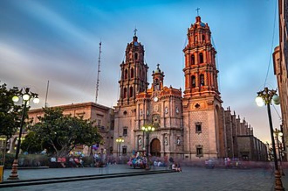 https://d3dac9gdq8t83x.cloudfront.net/media/330px-catedral_slp_cielo_Kgvysf7.jpeg
