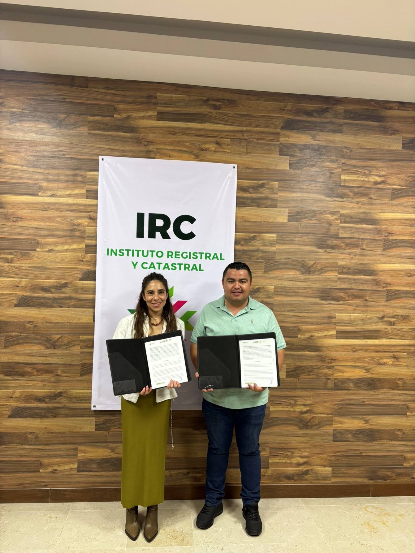 
    
        4.04.02 Gobierno digital
    
    