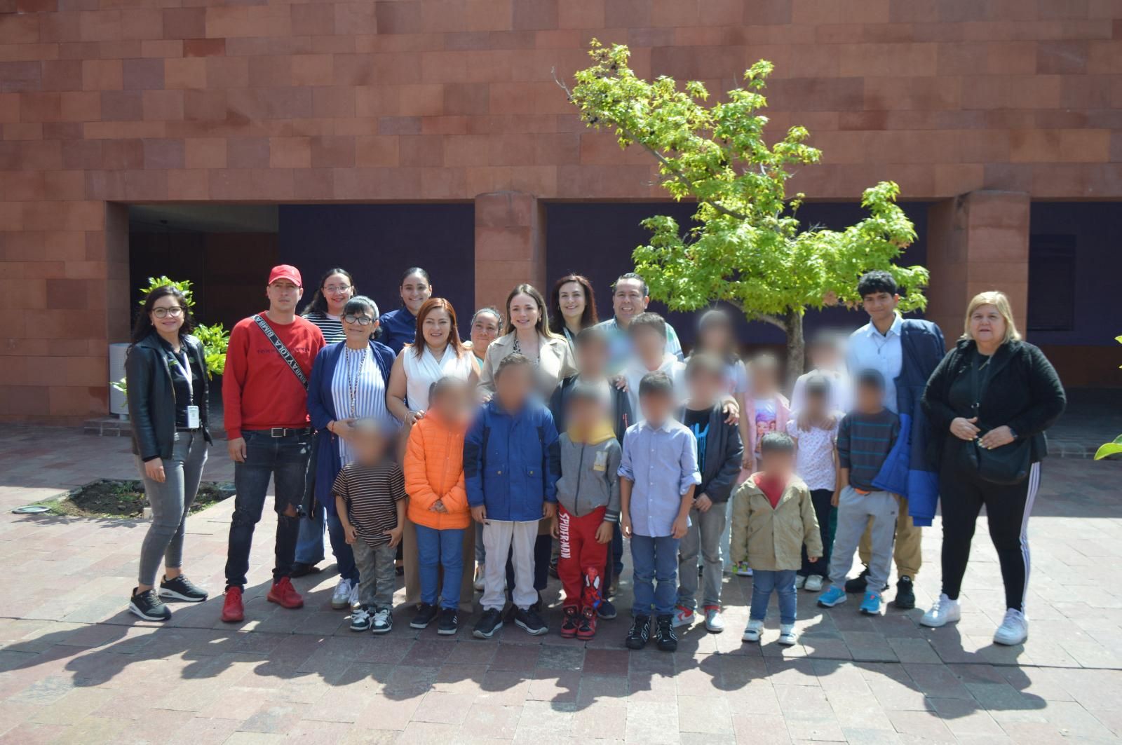 
    
        Atención a niñas, niños y adolescentes migrantes
    
    