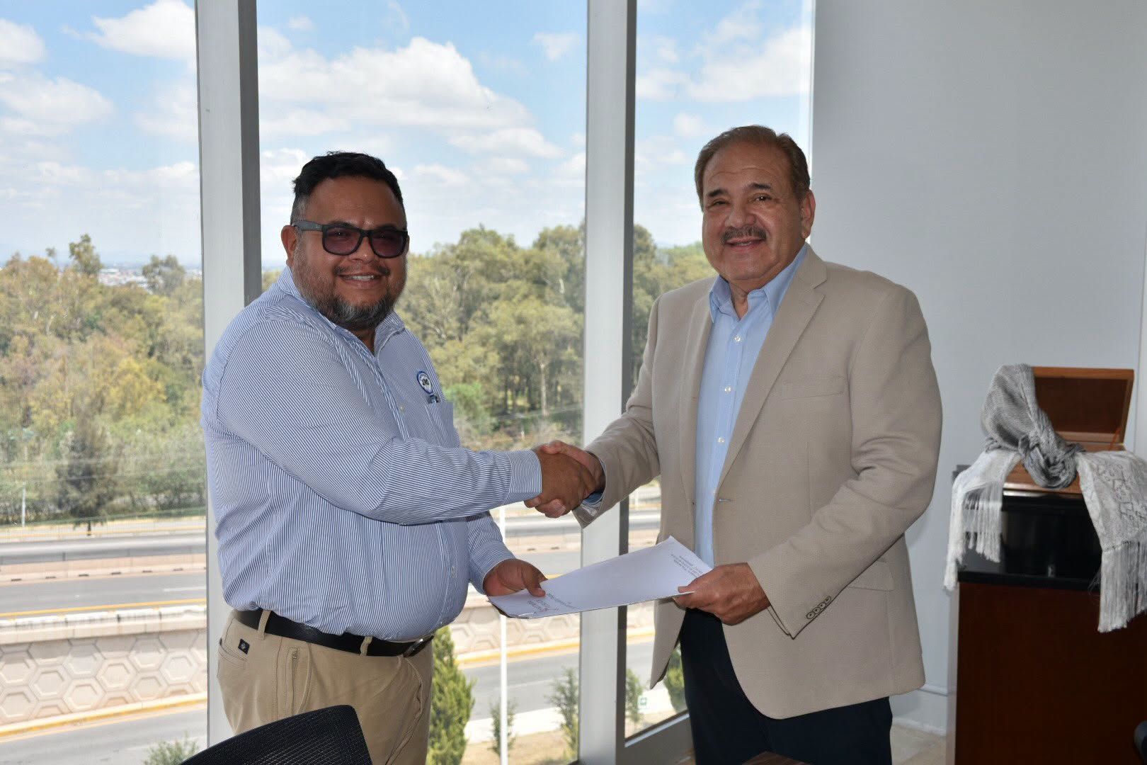 
    
        Acompañamiento y apoyo en el trámite para la obtención de escrituras de tres lotes en el corredor industrial de Ciudad Valles a la empresa Fabricaciones y Montajes Industriales JRO.
    
    