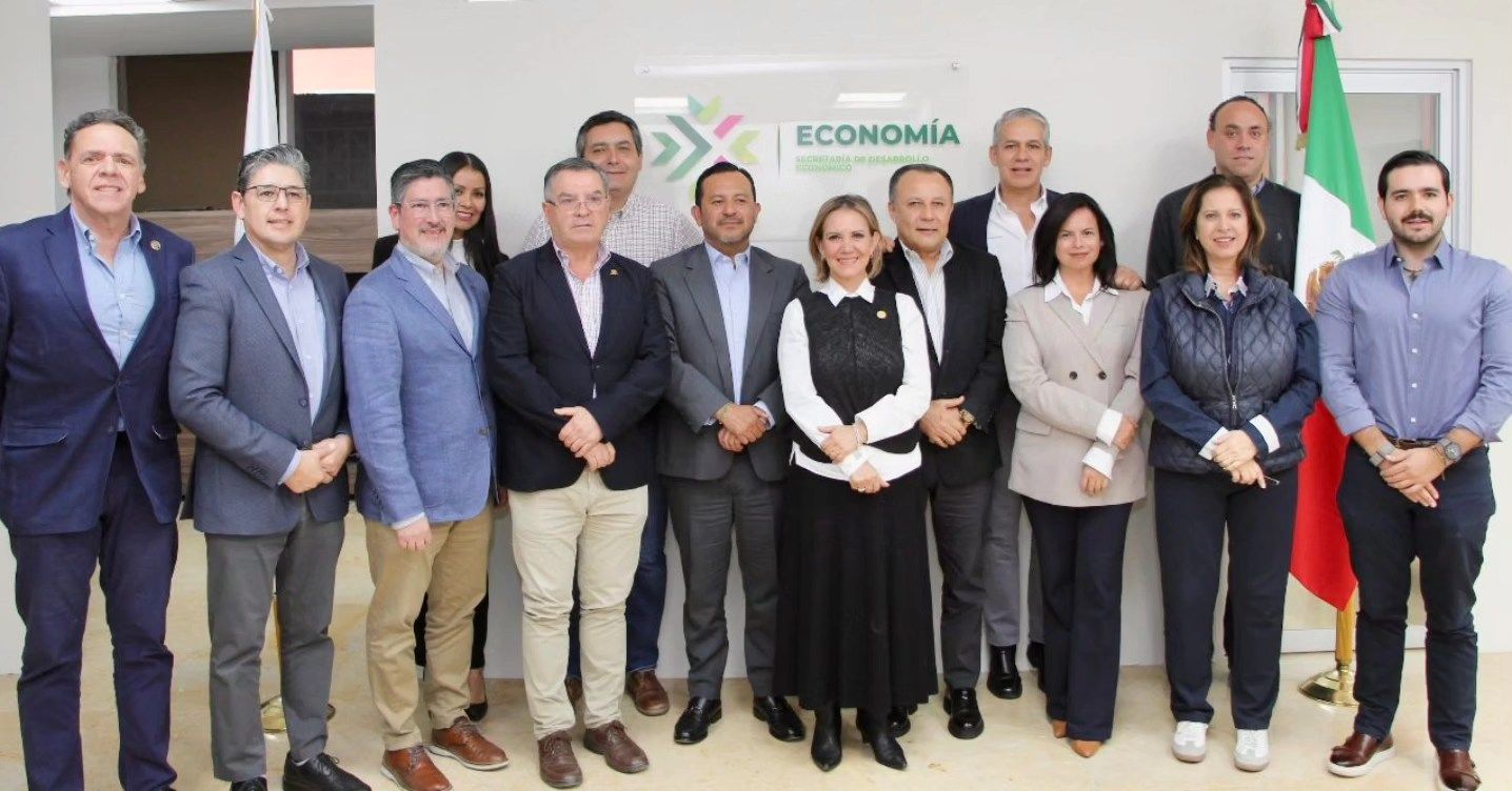 
    
        Reunión con representantes de las 12 cámaras y asociaciones que integran la Alianza Empresarial
    
    