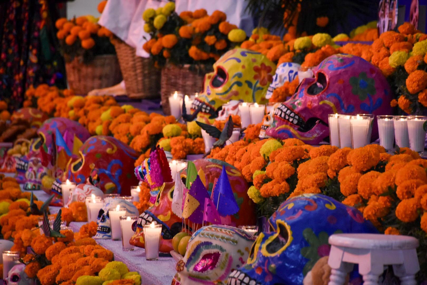 
    
        Inauguración del imponente y monumental Altar de Muertos en Palacio de Gobierno
    
    