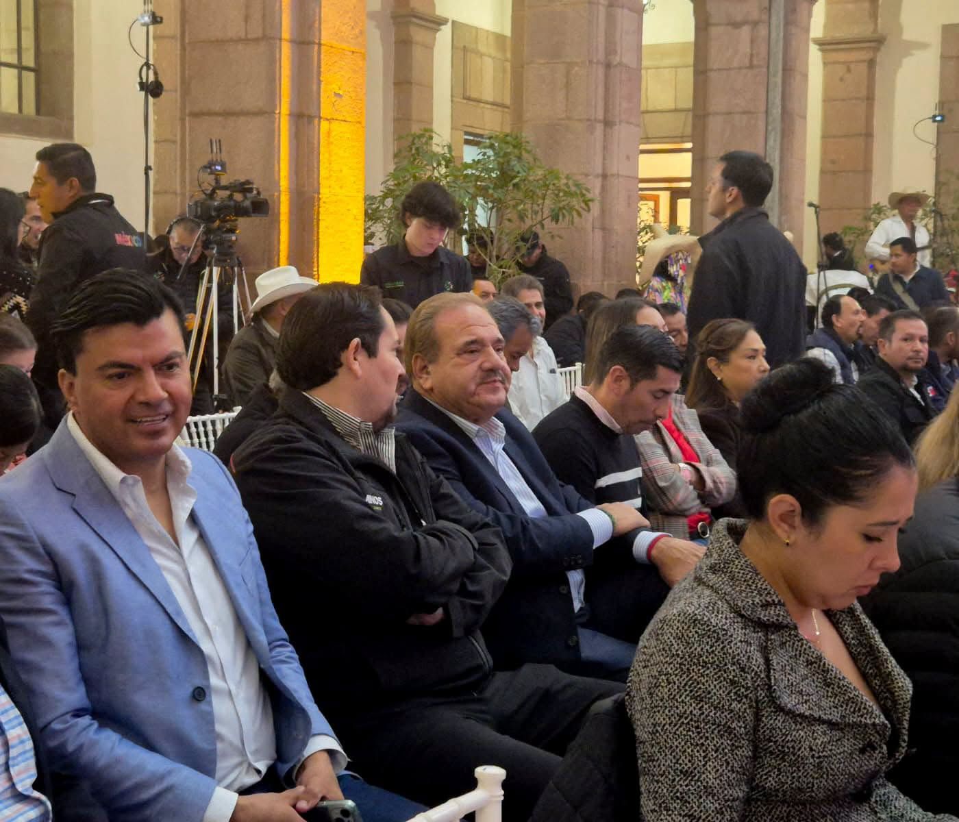 
    
        Inauguración del imponente y monumental Altar de Muertos en Palacio de Gobierno
    
    