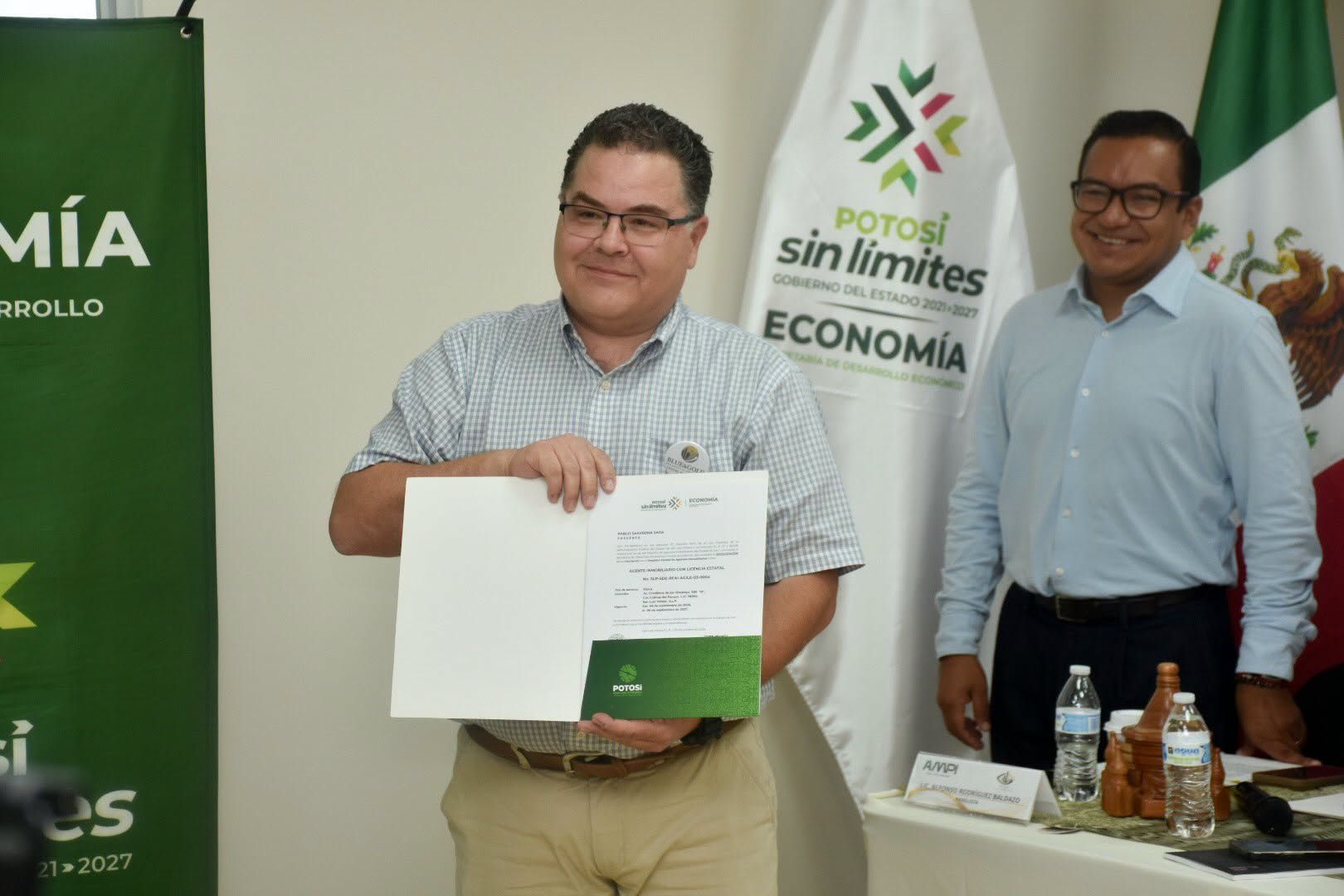 
    
        Firma del convenio de colaboración entre la SEDECO y AMPI San Luis
    
    