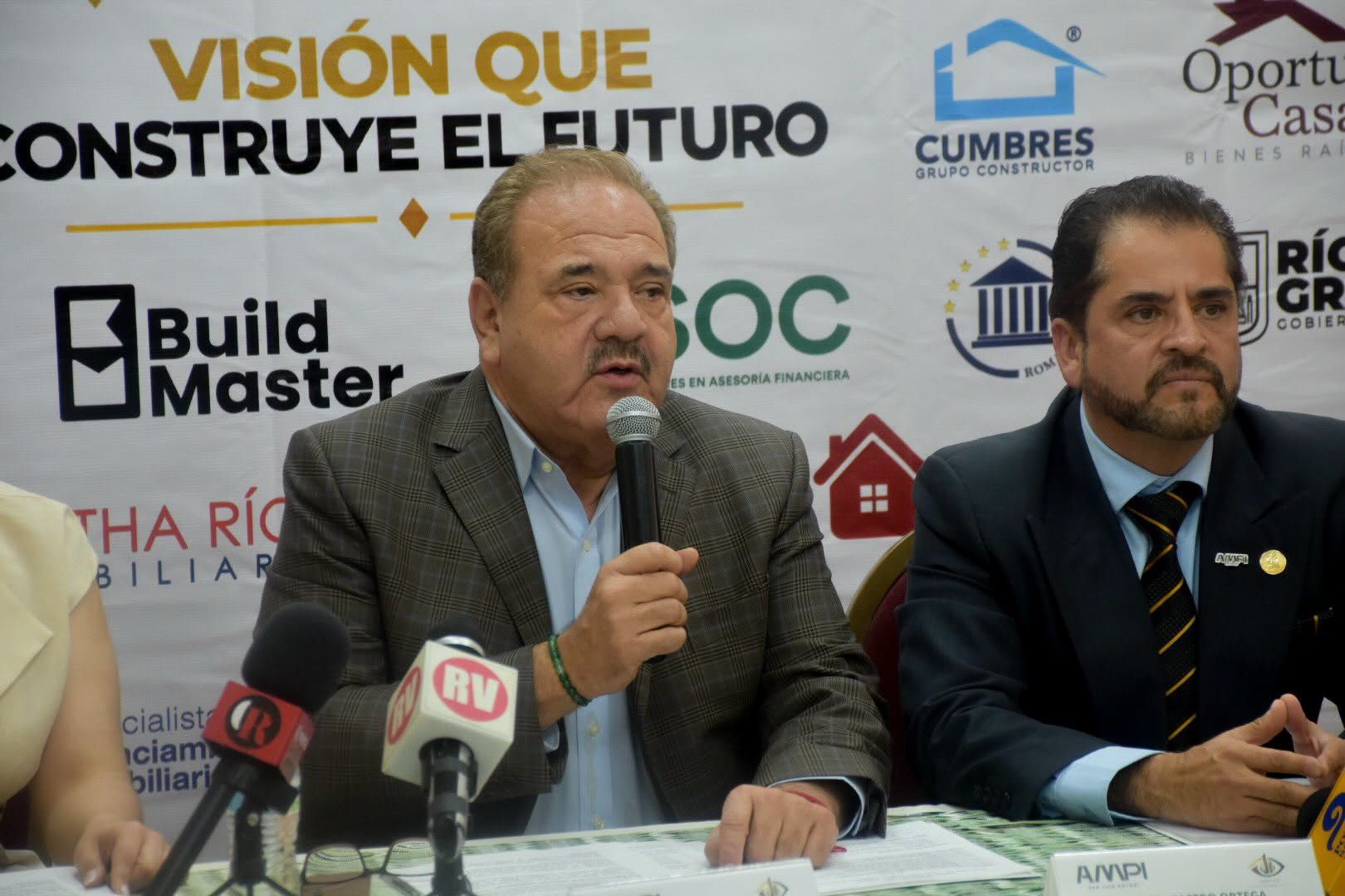 
    
        Firma del convenio de colaboración entre la SEDECO y AMPI San Luis
    
    