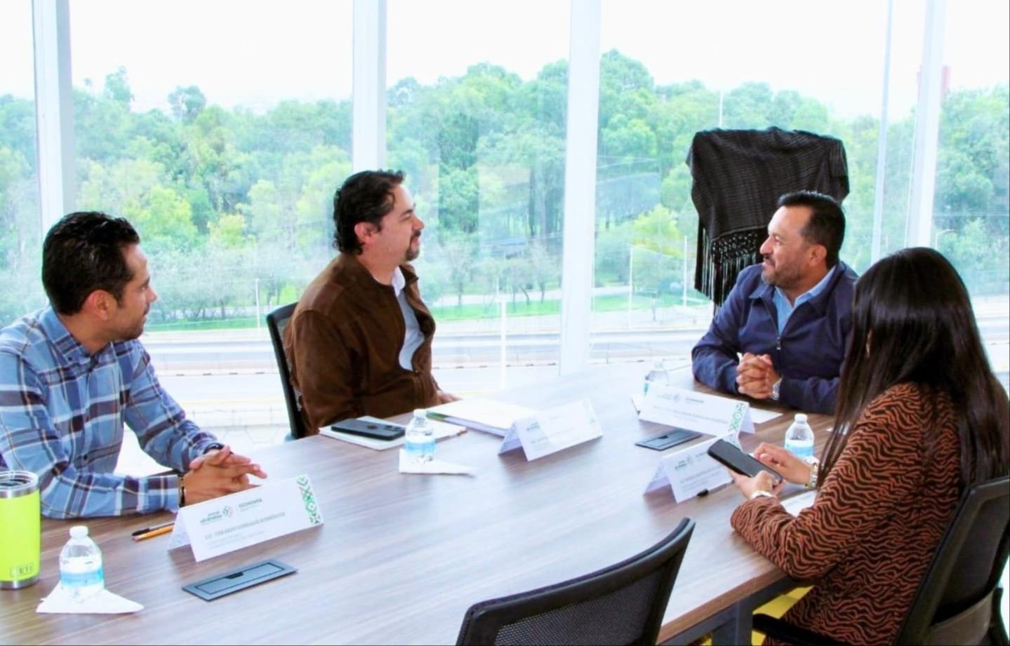 
    
        Reunión de trabajo en SEDECO con la Comisión Estatal del Agua
    
    
