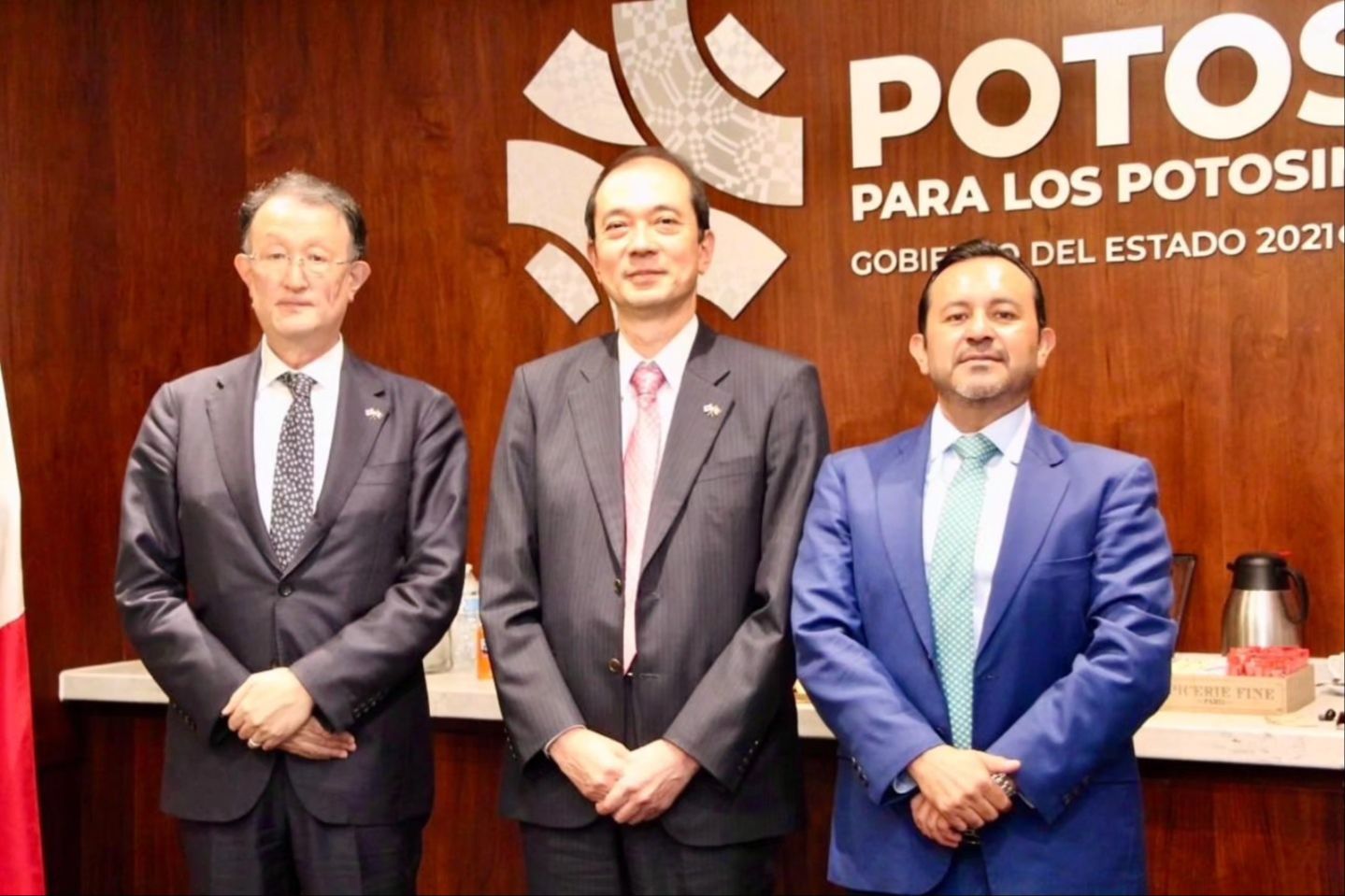 
    
        Embajador de Japón en México, Kozo Honsei, y el cónsul general en León, Takero Aoyama
    
    