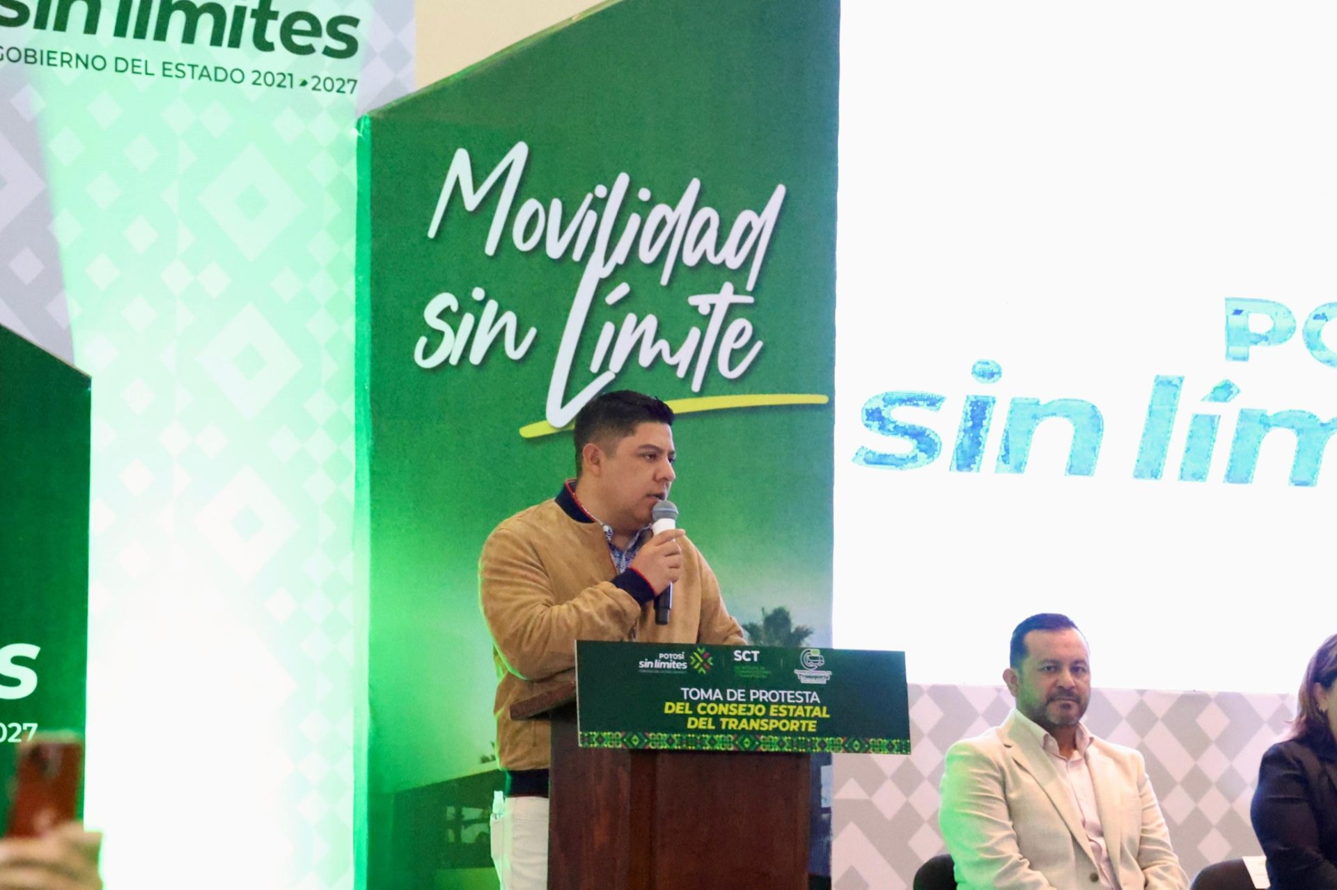 
    
        Toma de protesta del Consejo Estatal de Transporte
    
    