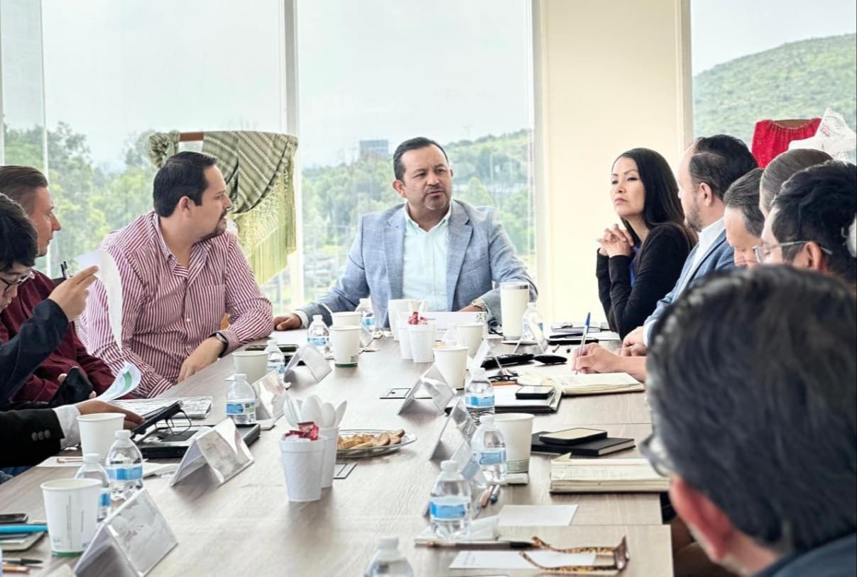 
    
        Coordinación por la Zona Industrial de SLP
    
    