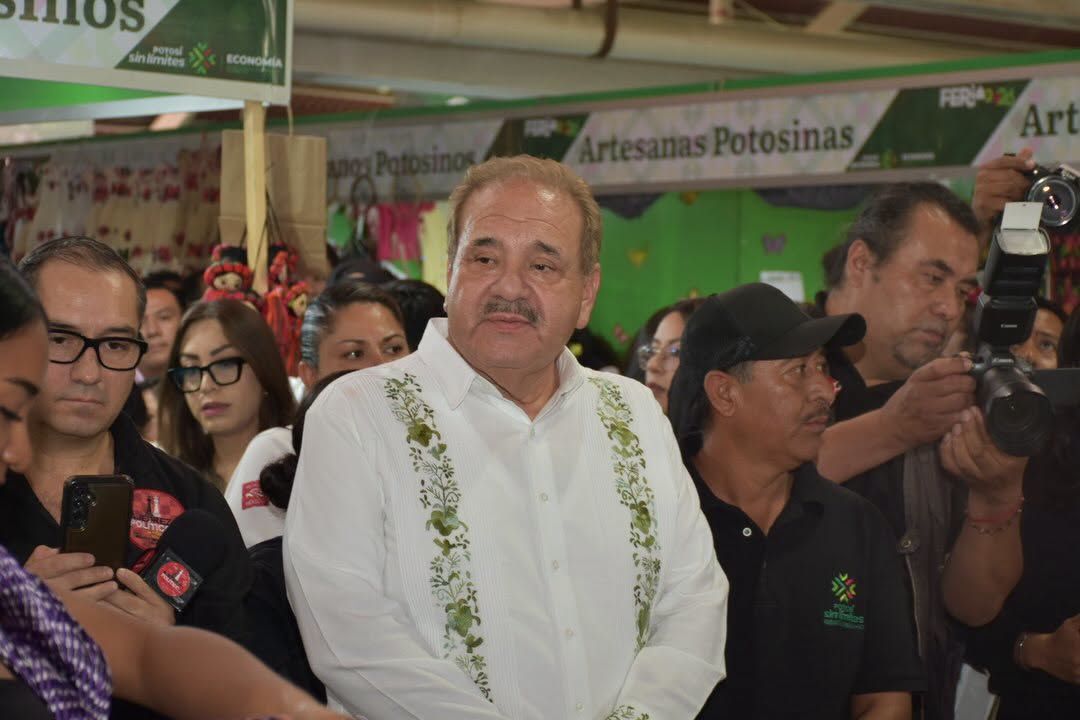 
    
        Corte de listón inaugural del Pabellón Artesanal
    
    
