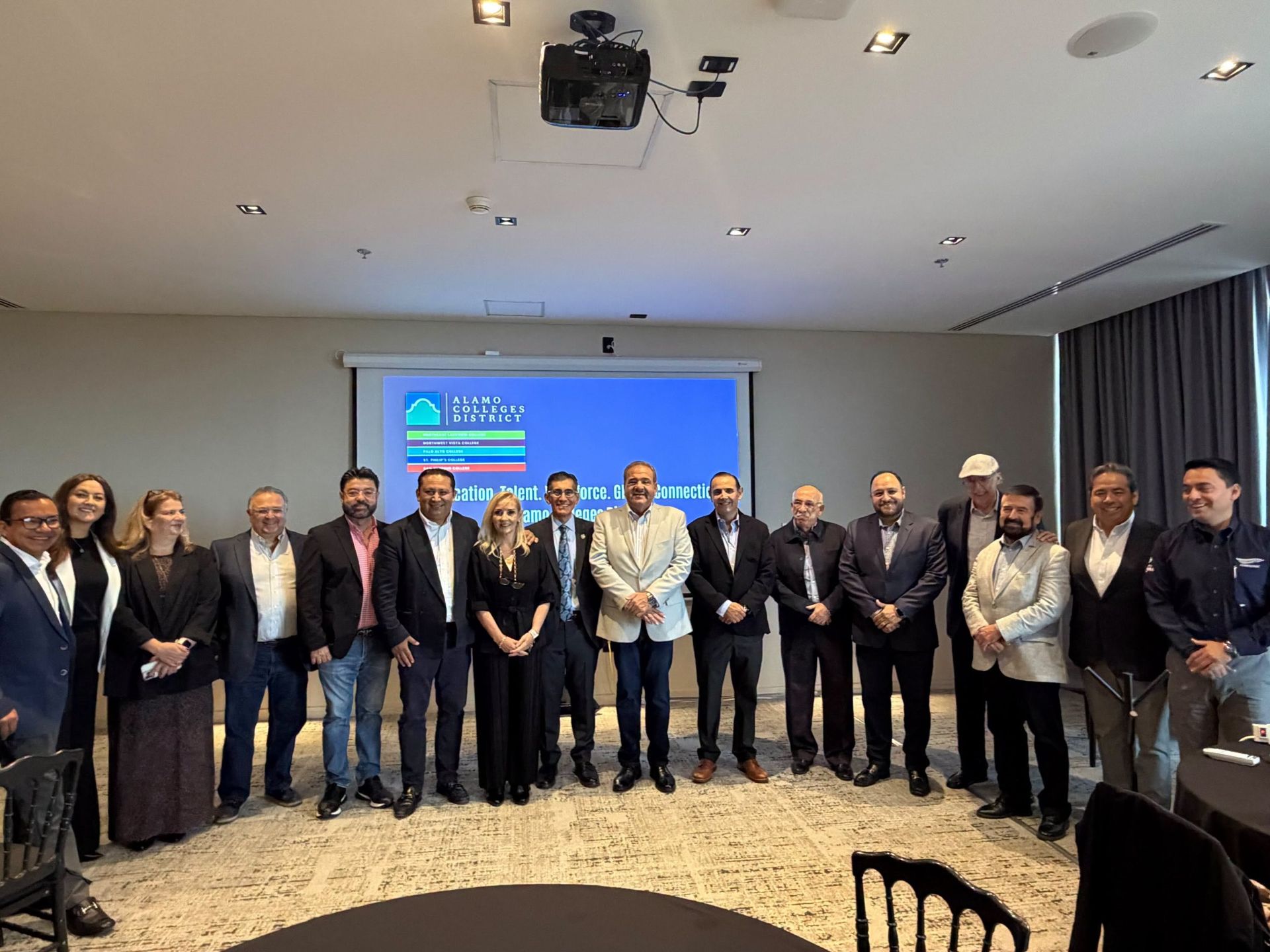 
    
        Desayuno empresarial con la delegación del Alamo Colleges District
    
    