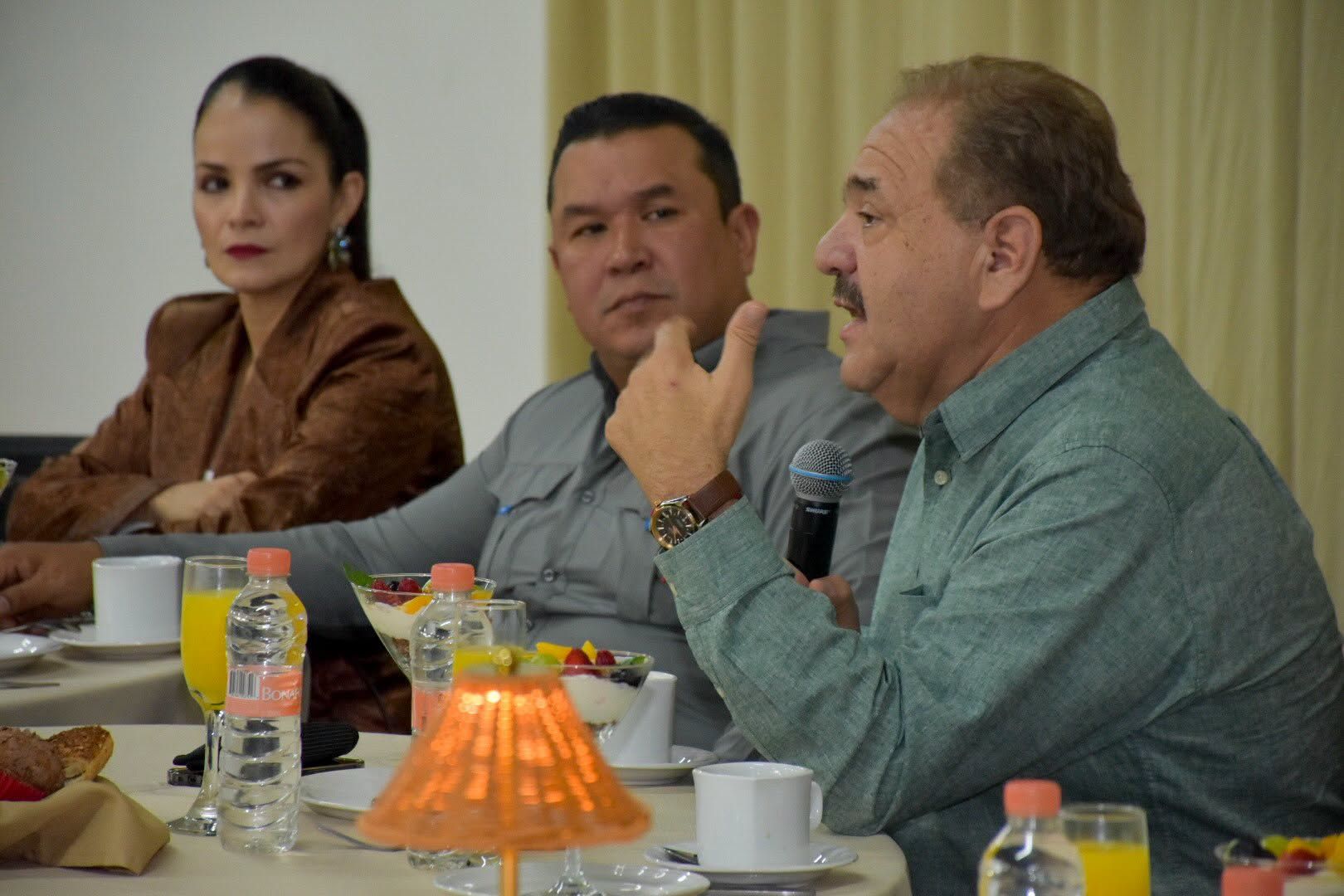 
    
        Desayuno empresarial en el municipio de Rioverde
    
    