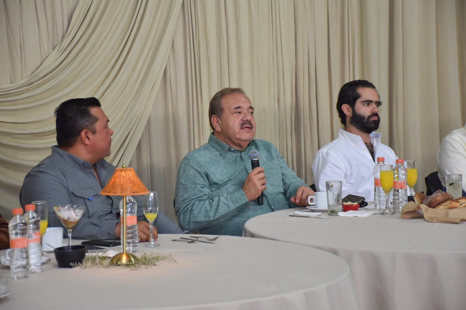 
    
        Desayuno empresarial en el municipio de Rioverde
    
    
