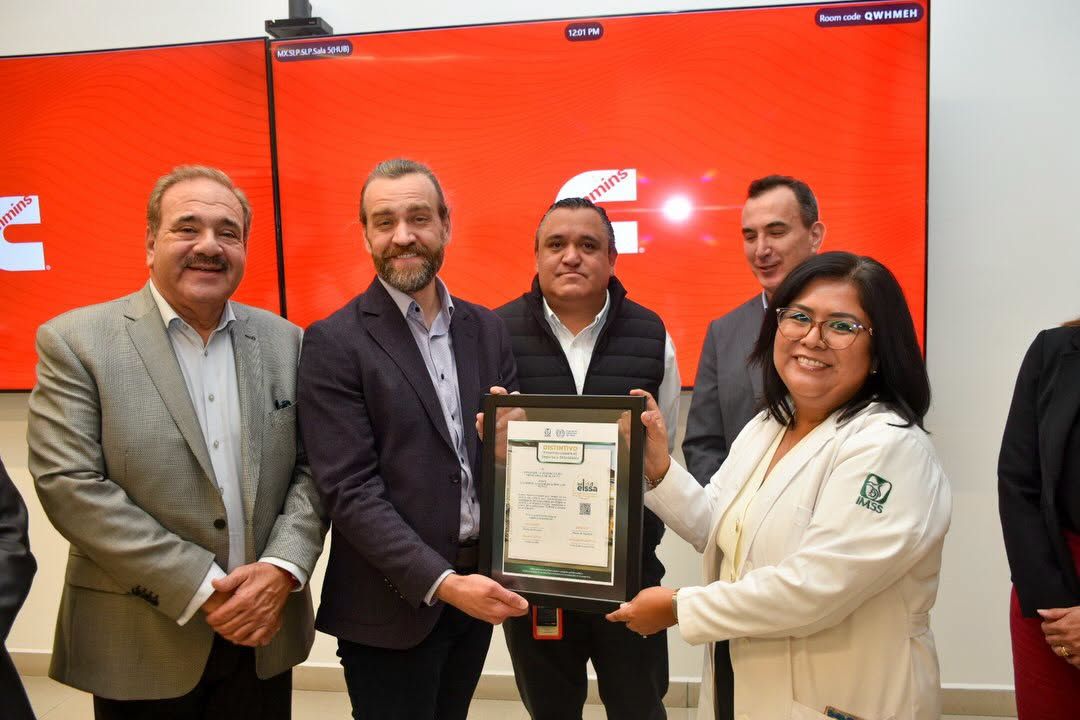 
    
        Entrega del distintivo ELSSA (Entornos Laborales Seguros y Saludables) del IMSS a la empresa Cummins Hispanoamérica.
    
    
