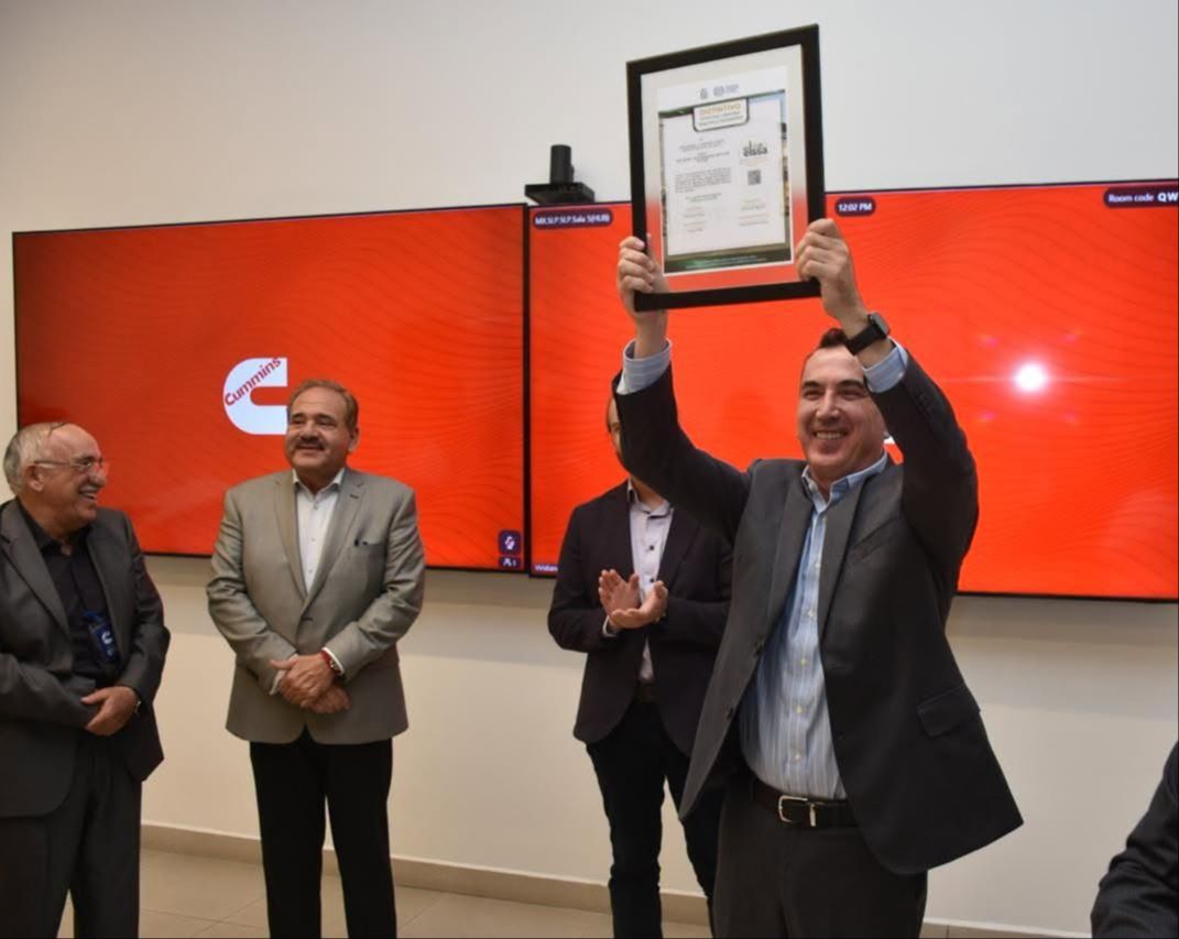 
    
        Entrega del distintivo ELSSA (Entornos Laborales Seguros y Saludables) del IMSS a la empresa Cummins Hispanoamérica.
    
    
