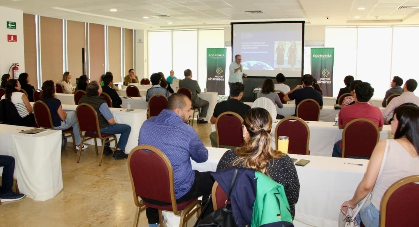 
    
        Apoyo a Pymes y emprendedores.
    
    