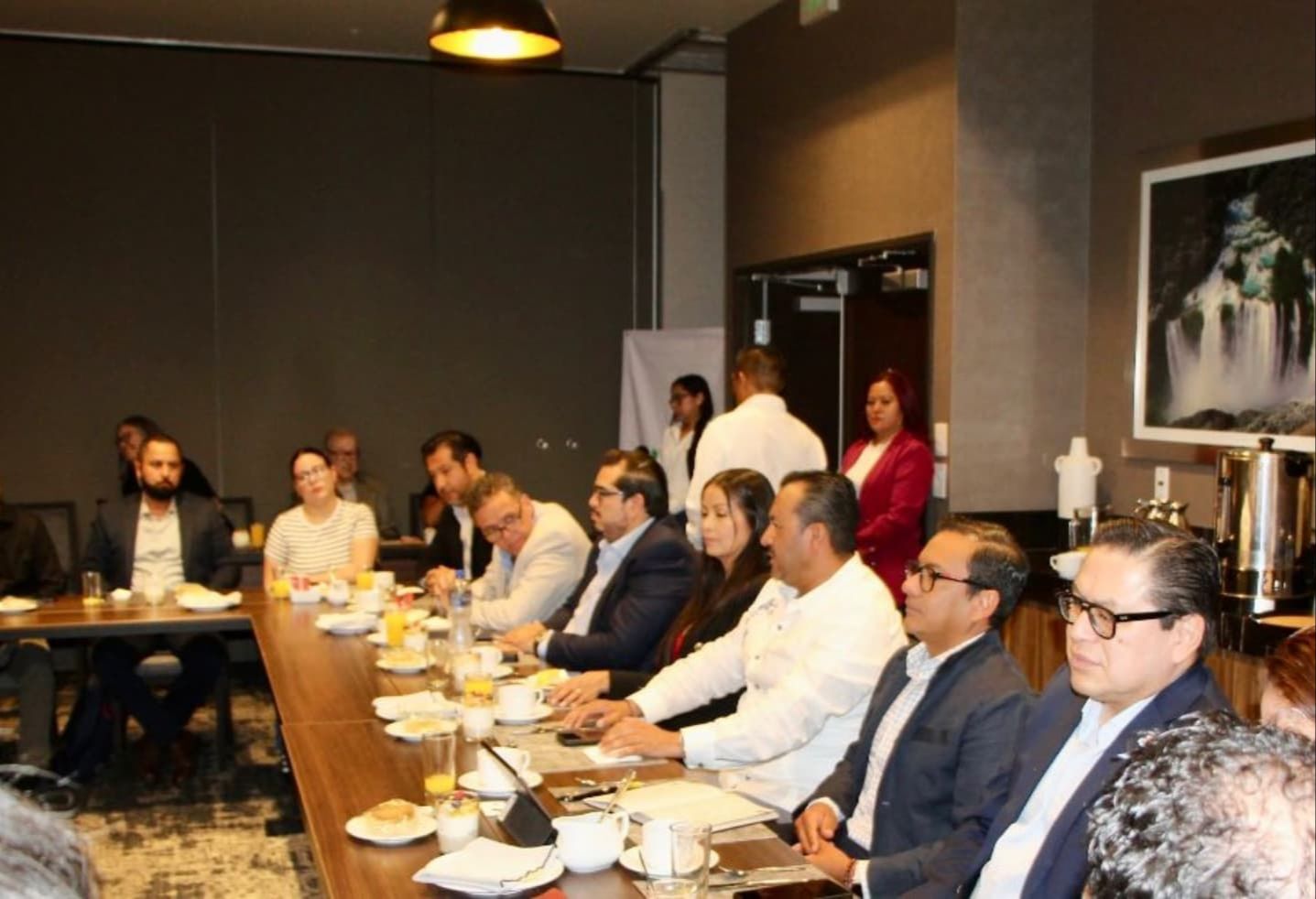 
    
        Encuentro de trabajo con Cámaras Empresariales y representantes de 35 de las principales empresas instaladas en San Luis Potosí.
    
    