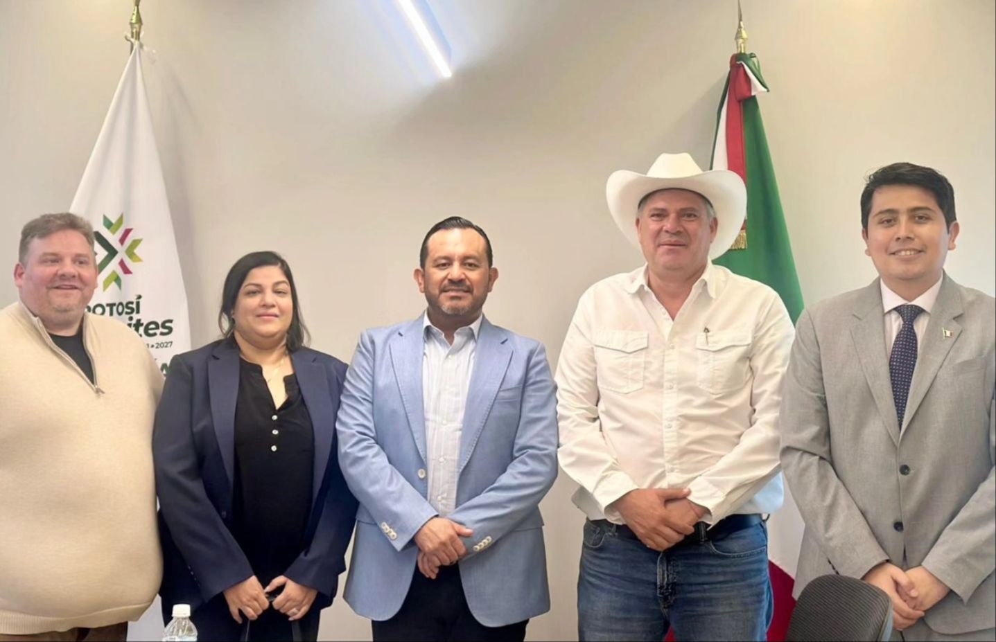 
    
        Reunión con empresarios restauranteros del grupo Firestone
    
    