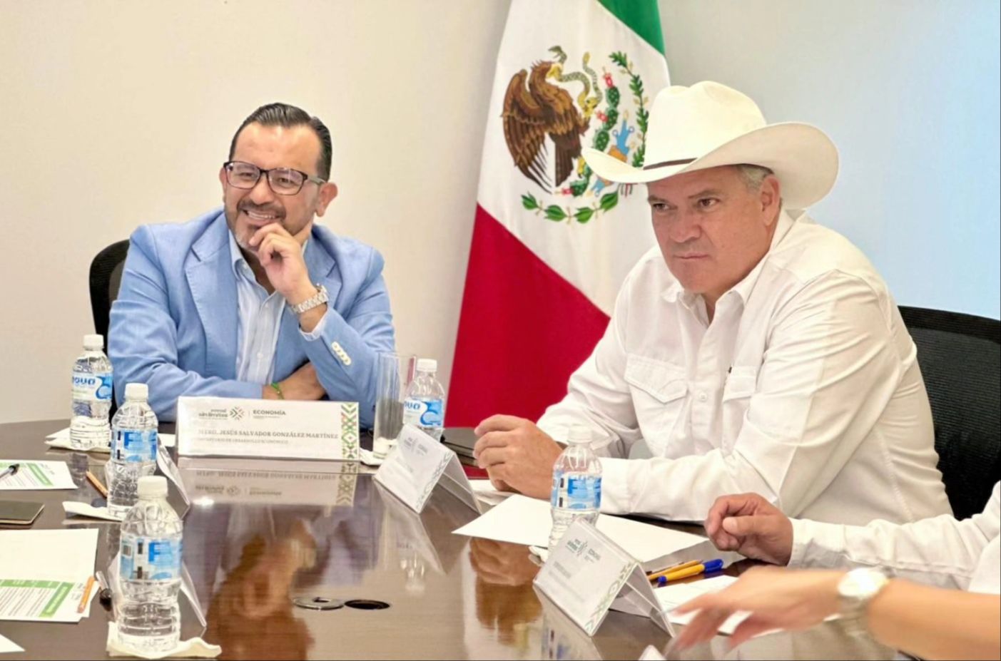 
    
        Reunión con empresarios restauranteros del grupo Firestone
    
    