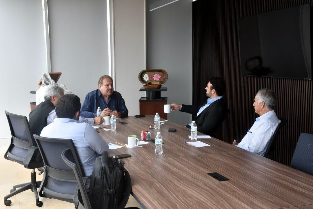 
    
        Reunión de trabajo con el C.P. Juan Ignacio Torres Landa y directivos de la empresa Grupo Desarrollador HTL
    
    