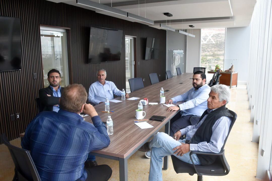 
    
        Reunión de trabajo con el C.P. Juan Ignacio Torres Landa y directivos de la empresa Grupo Desarrollador HTL
    
    