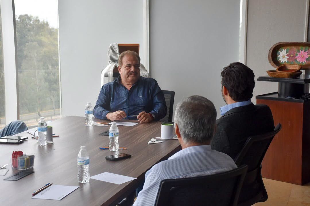
    
        Reunión de trabajo con el C.P. Juan Ignacio Torres Landa y directivos de la empresa Grupo Desarrollador HTL
    
    
