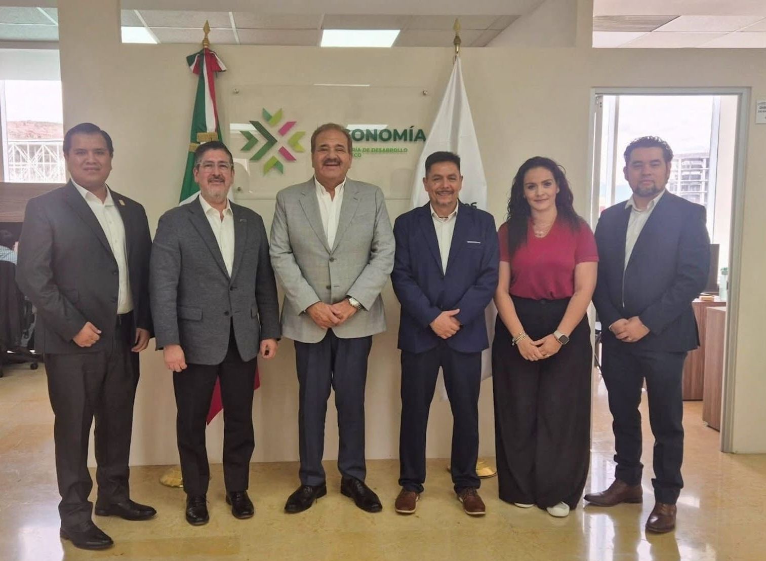 
    
        Reunión de vinculación estratégica con representantes de una importante empresa de capital europeo y con el presidente de Industriales Potosinos A.C. (IPAC), CONLA (Colegio de administradores), y el Mtro. Rodrigo Sánchez.
    
    