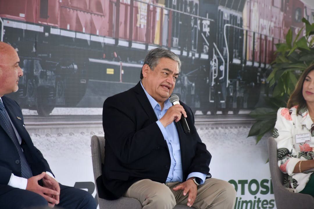 
    
        Reunión con líderes de la industria logística
    
    
