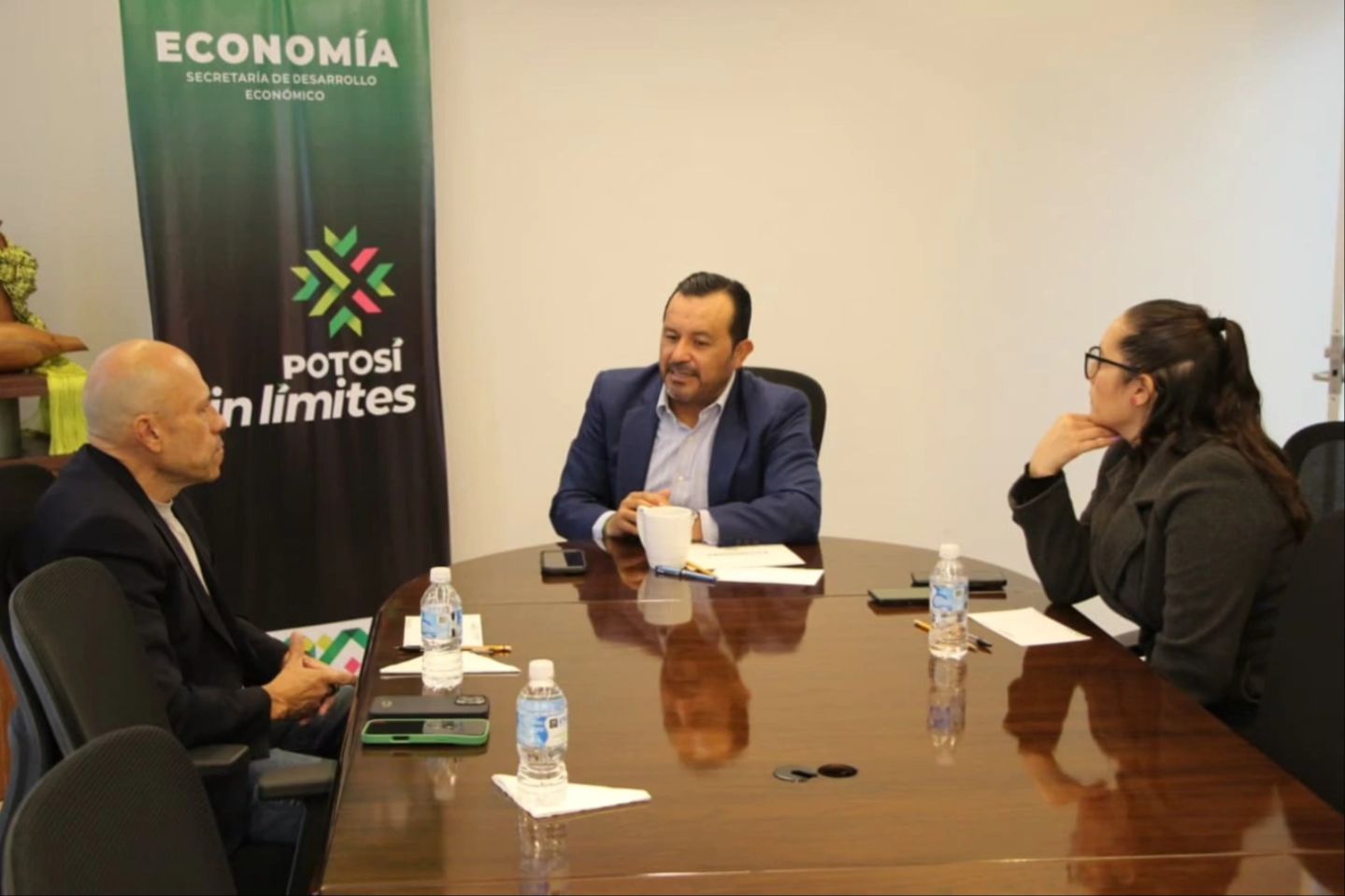 
    
        entrevista con Marco Antonio Flores, Director General de El Exprés San Luis, y su equipo editorial
    
    