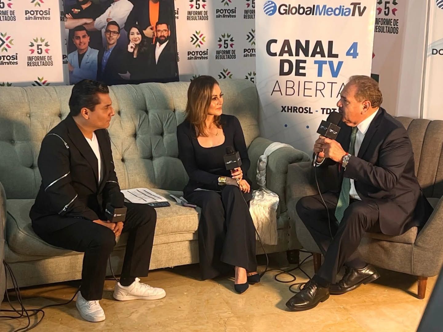 
    
        Tras la presentación del Quinto Informe de Resultados del gobernador Ricardo Gallardo Cardona, nuestro titular, el Mtro. Mario García Valdez, atendió a los medios de comunicación.
    
    