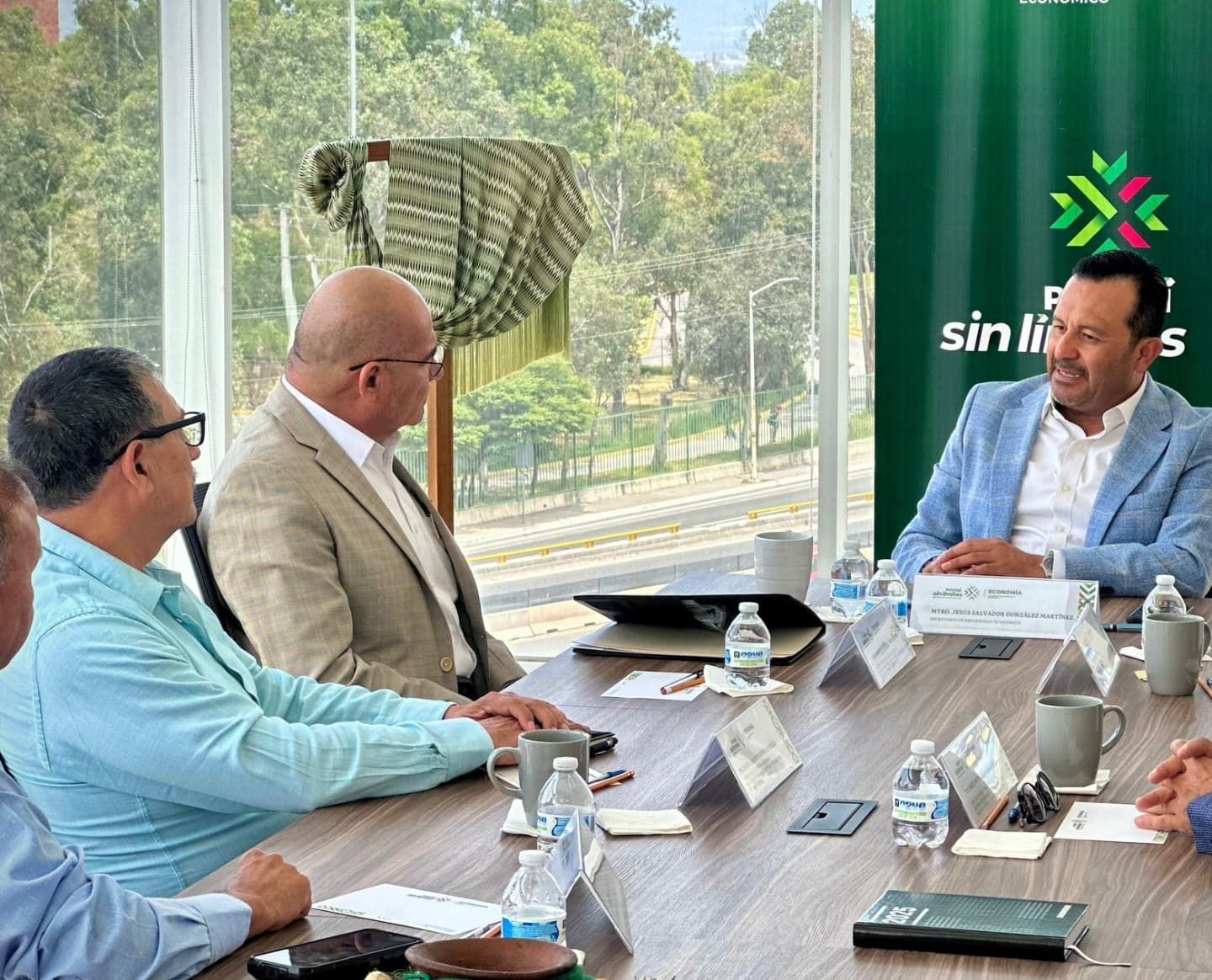 
    
        Gobierno del Estado y la Asociación de Ingenieros de Minas
    
    