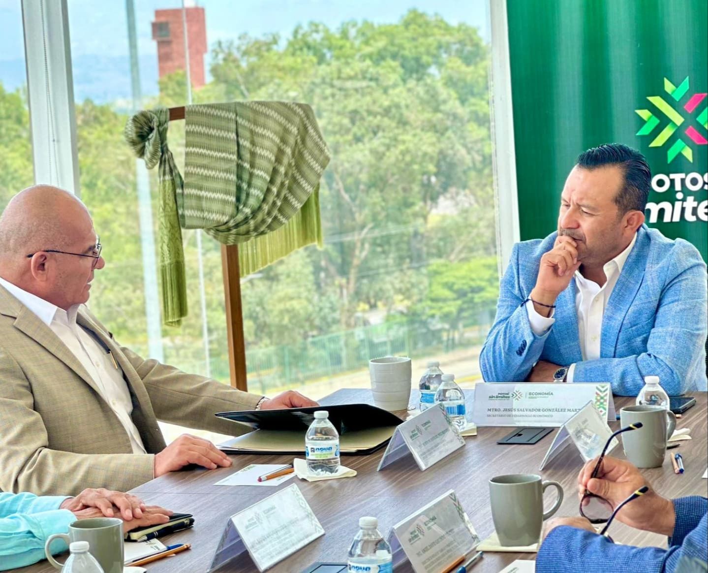 
    
        Gobierno del Estado y la Asociación de Ingenieros de Minas
    
    