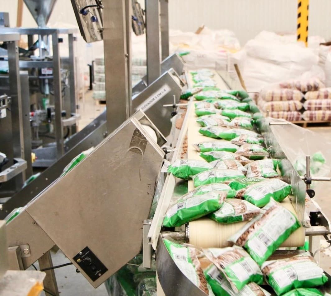 
    
        Nitram, productora de pastas de trigo para diversas marcas, reconocida por sus altos estándares de calidad.
    
    