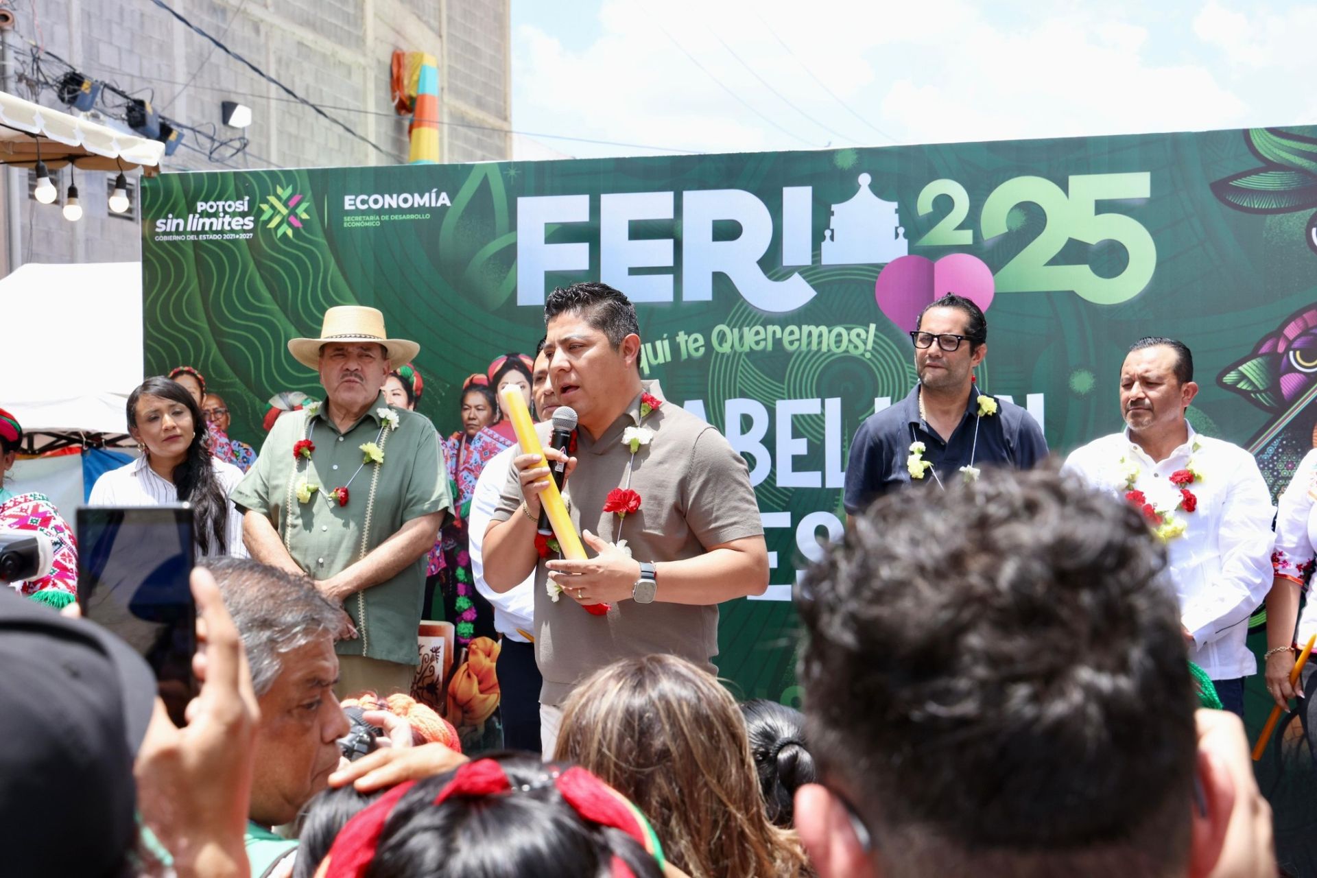 
    
        Pabellón Artesanal 2025
    
    