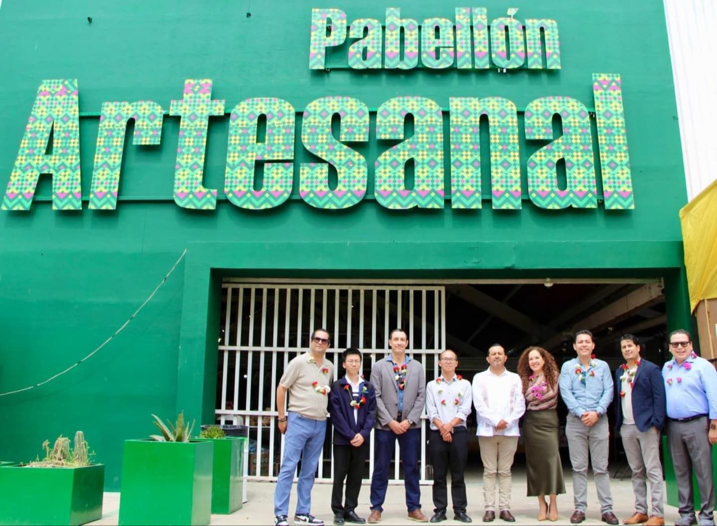 
    
        Nuestro titular recorrió el Pabellón Artesanal junto a representantes de empresas asiáticas y de distintos sectores.
    
    