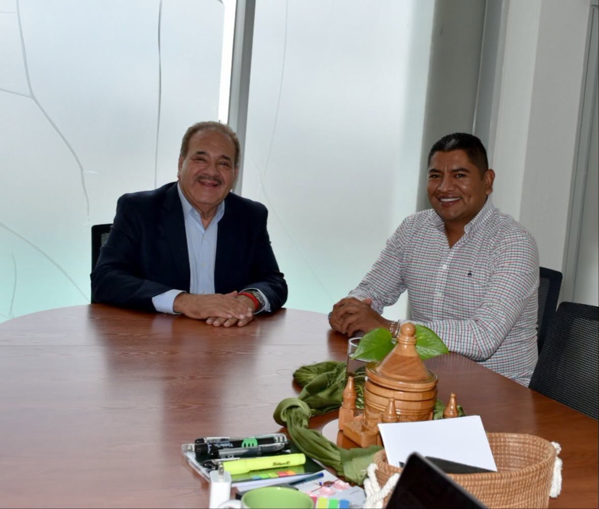 
    
        Reunión de trabajo con el Presidente Municipal de Villa de Reyes
    
    