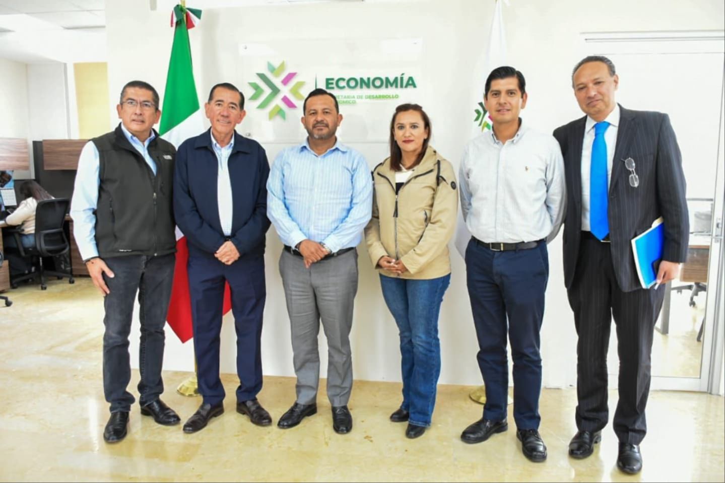
    
        Reunión de trabajo entre Autoridades estatales y sector empresarial.
    
    