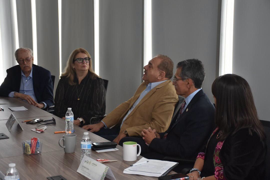 
    
        Reunión de trabajo con directivos del Alamo Colleges District de San Antonio, Texas.
    
    