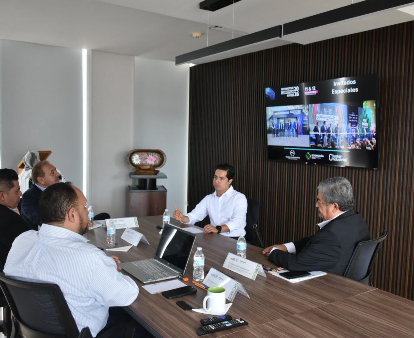
    
        Reunión de trabajo con integrantes del Clúster Automotriz de San Luis Potosí.
    
    