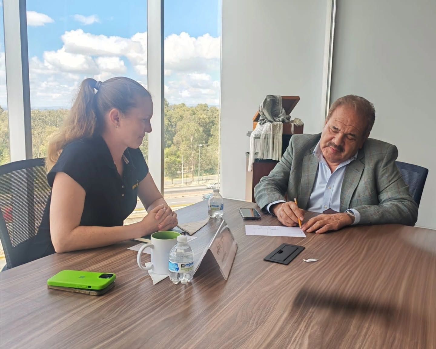 
    
        Reunión de trabajo con la Directora de Planta de Continental
    
    