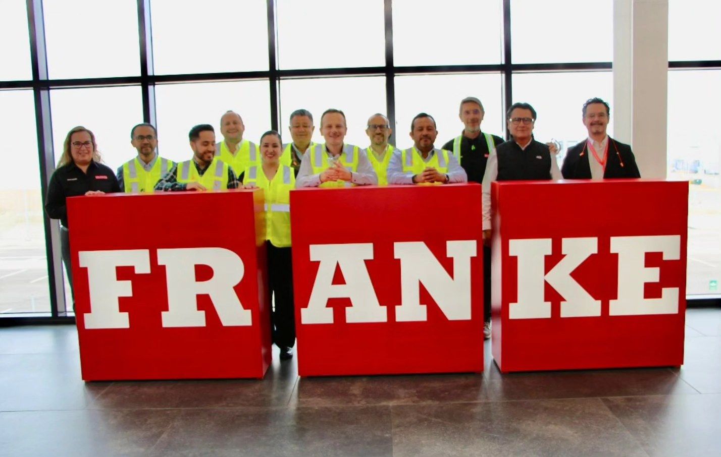 
    
        Reunión de trabajo con la Cámara Suiza y directivos de Franke
    
    