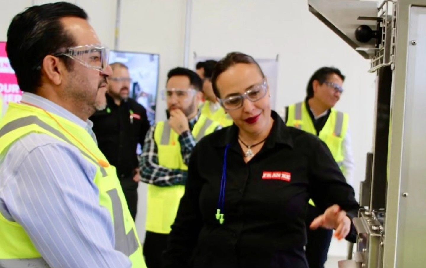 
    
        Reunión de trabajo con la Cámara Suiza y directivos de Franke
    
    