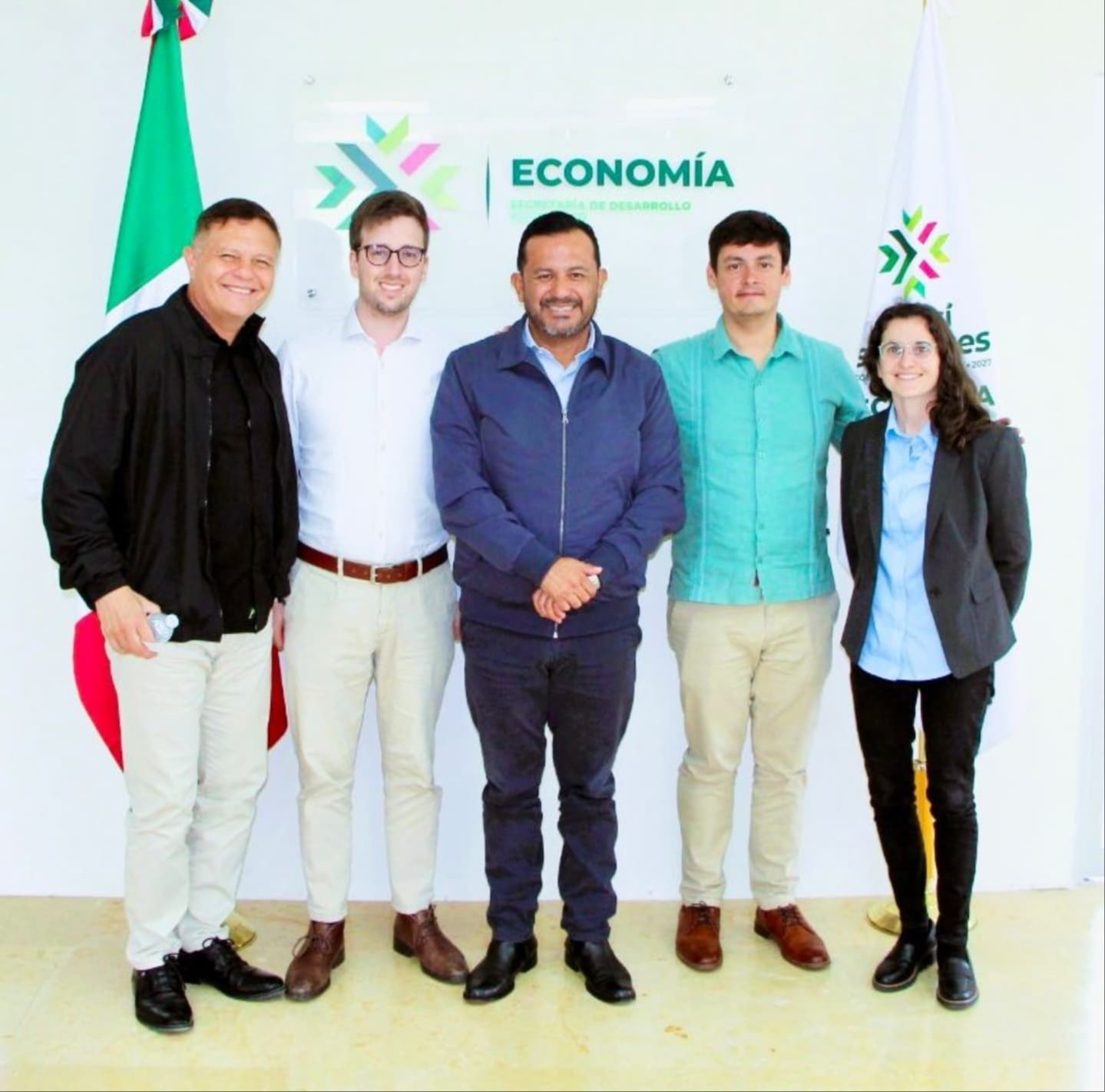 
    
        Reunión de trabajo por la educación y la innovación en San Luis Potosí
    
    