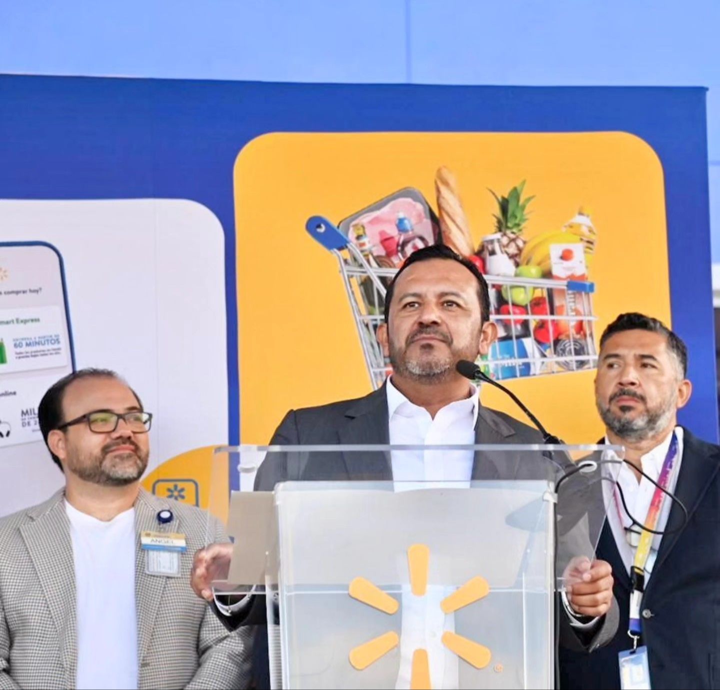 
    
        Inauguración del nuevo Walmart Supercenter Glorieta
    
    