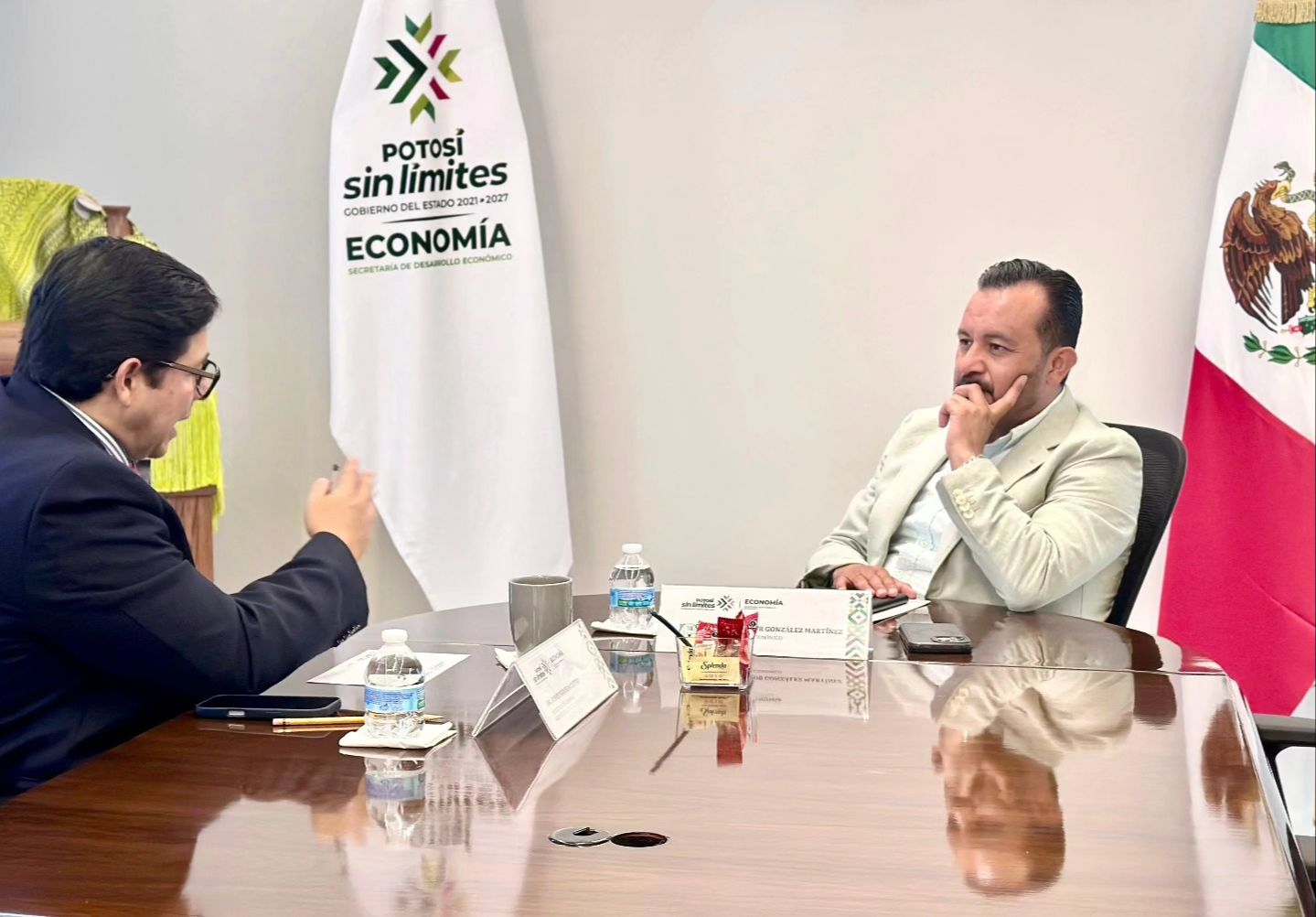 
    
        Reunión con su homólogo de Zacatecas Dr. Jorge Miranda Castro
    
    